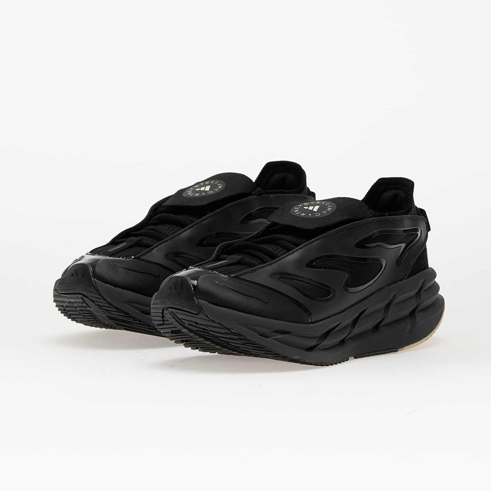 Moteriška avalynė adidas x Stella McCartney Adistar Core Black/ Utility Black/ Almond Milk