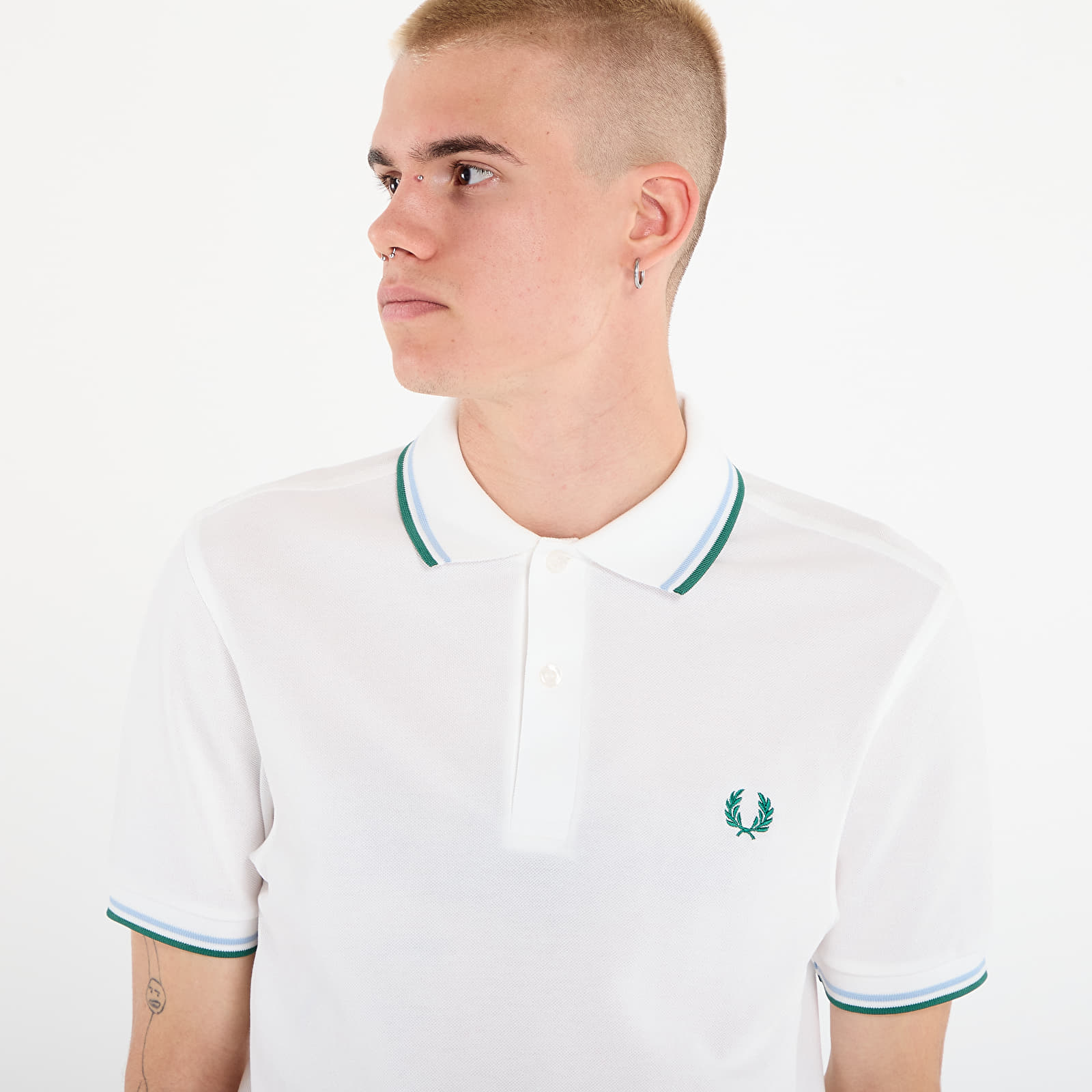 Majice T-shirt FRED PERRY Twin Tipped Fred Perry Shirt UNISEX Swhit/ Trbl/ Sprgr