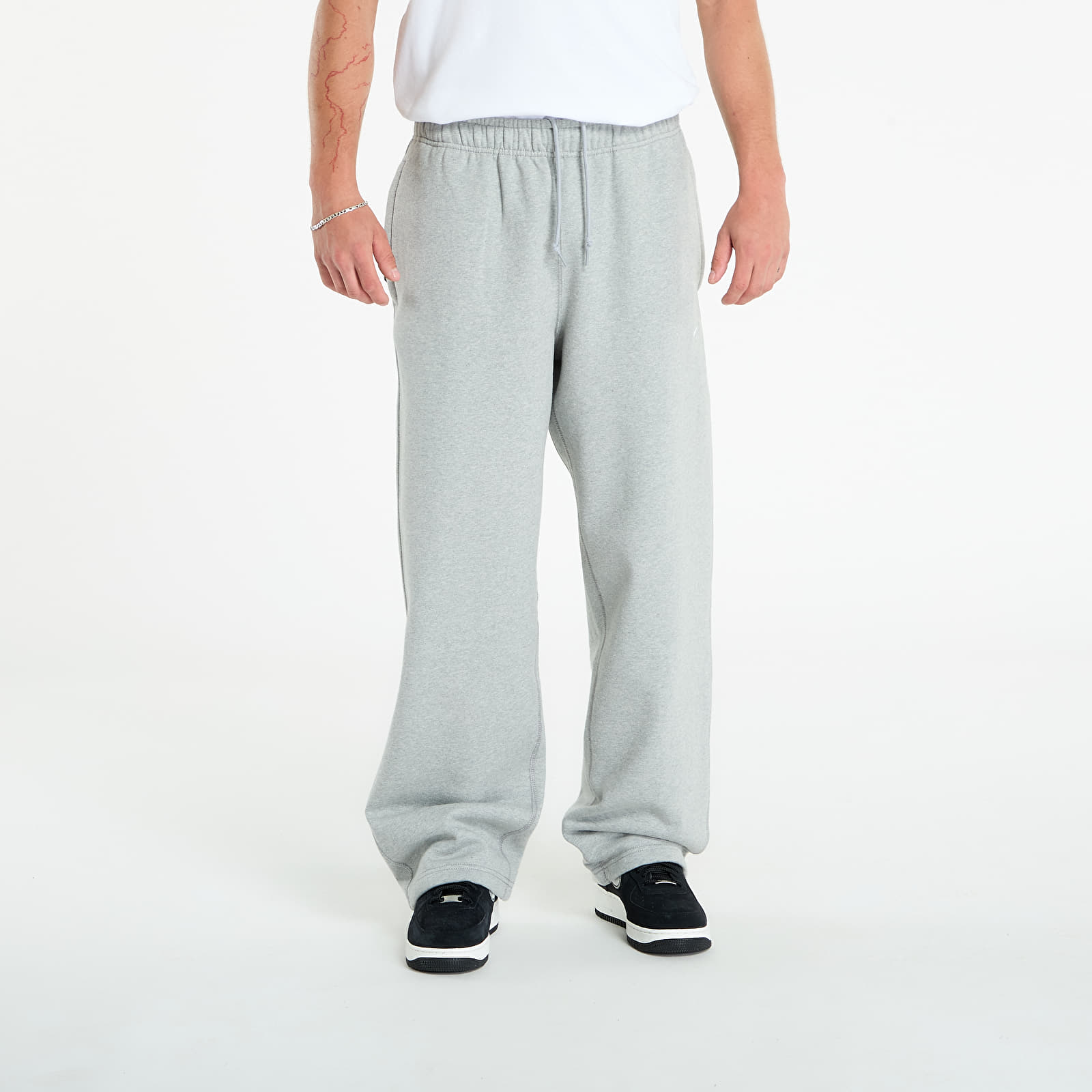 Ανδρικές φόρμες Nike Solo Swoosh Men's Fleece Open-Hem Pants Dk Grey Heather/ Lt Smoke Grey/ White