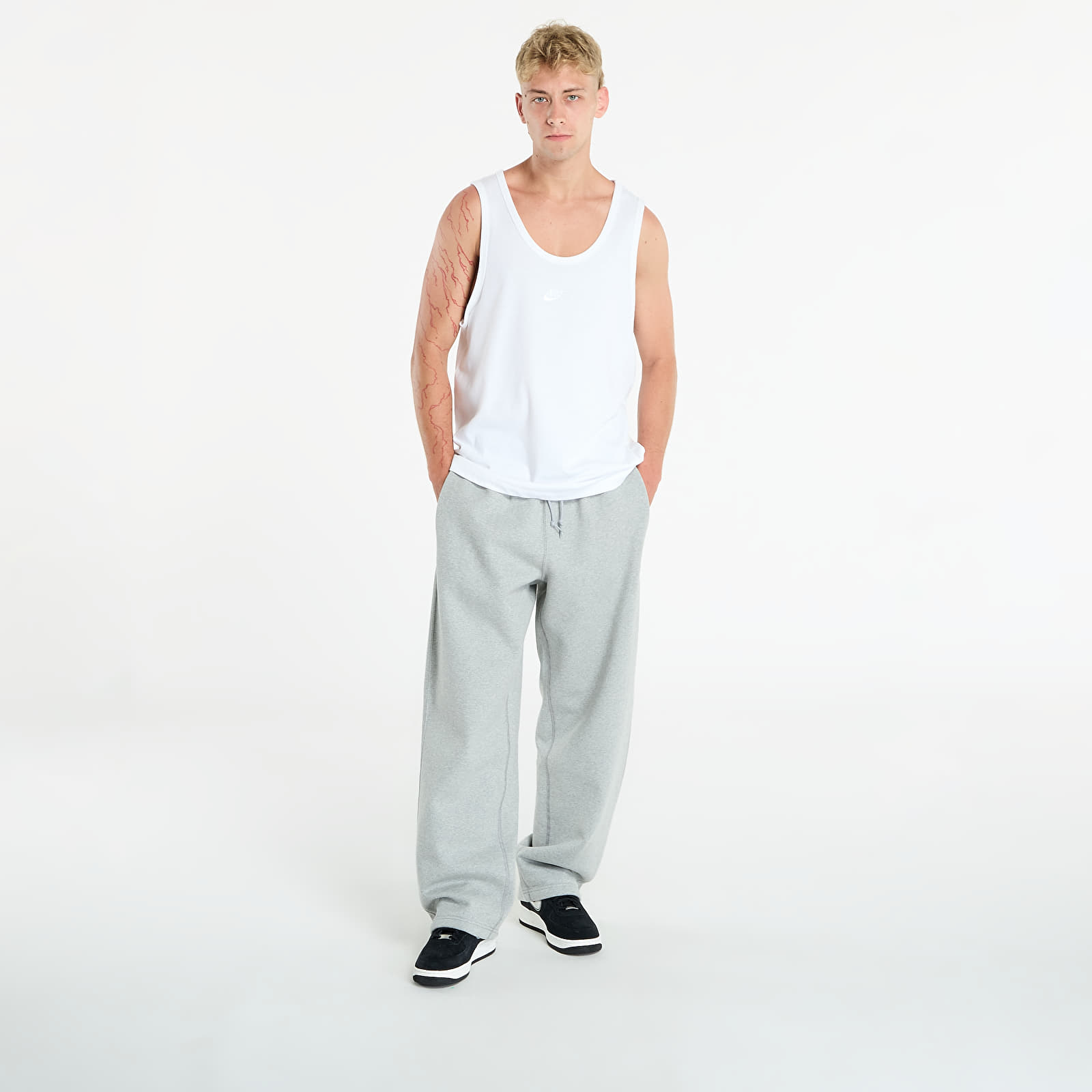 Ανδρικές φόρμες Nike Solo Swoosh Men's Fleece Open-Hem Pants Dk Grey Heather/ Lt Smoke Grey/ White