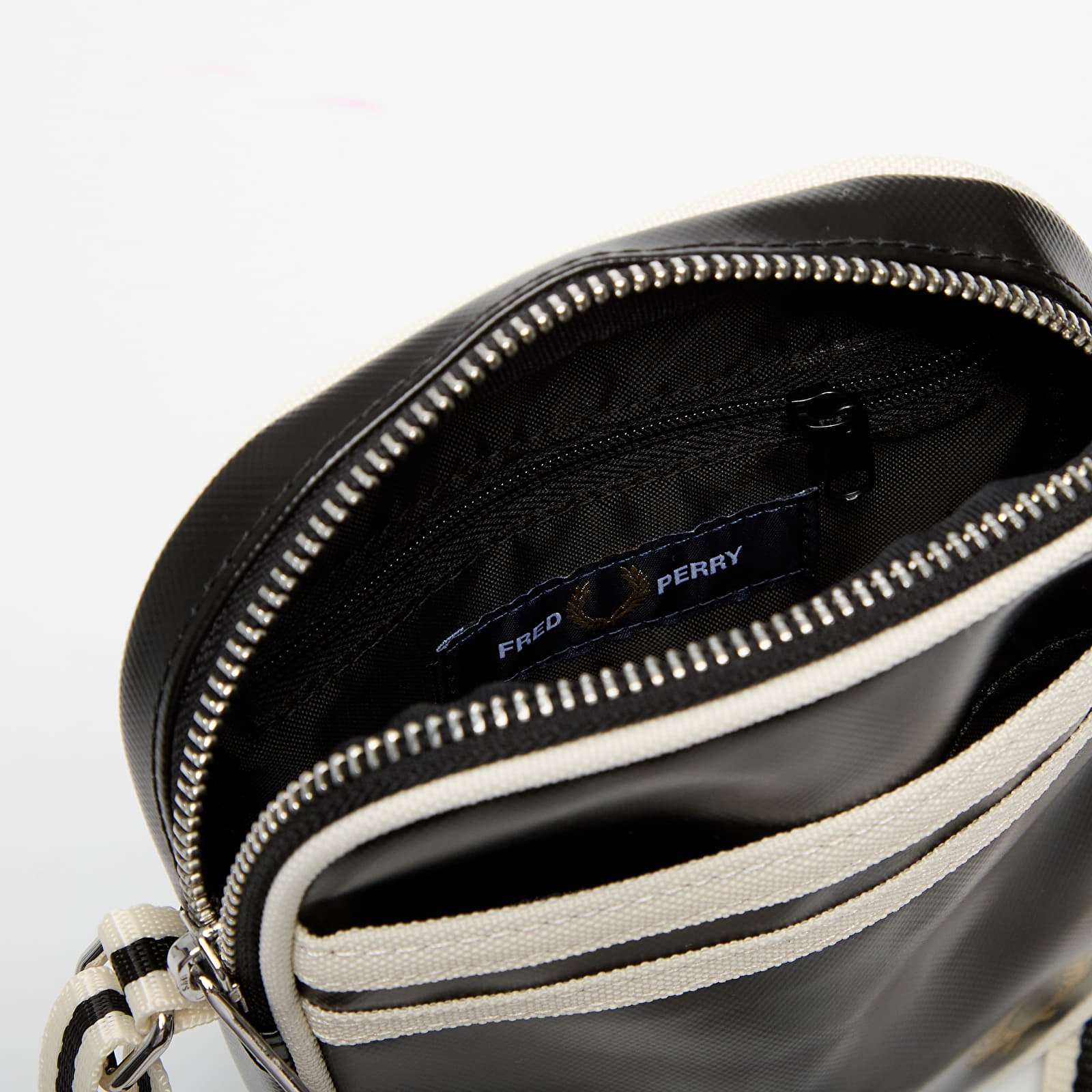 Ristilaukut FRED PERRY Classic Small Side Bag Black/ Ecru