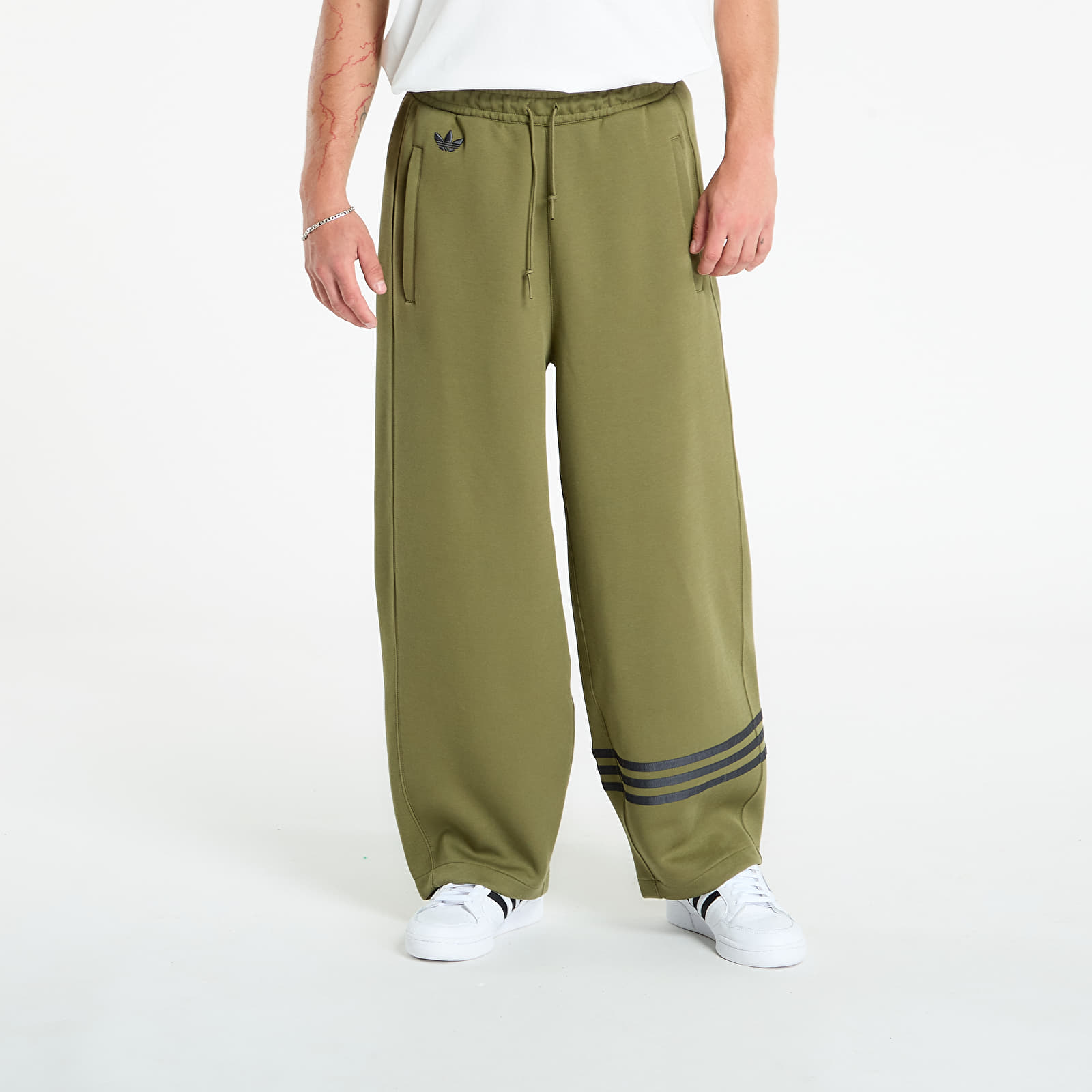 Vyriškos sportinės kelnės adidas Neuclassics Sweatpants Focus Olive