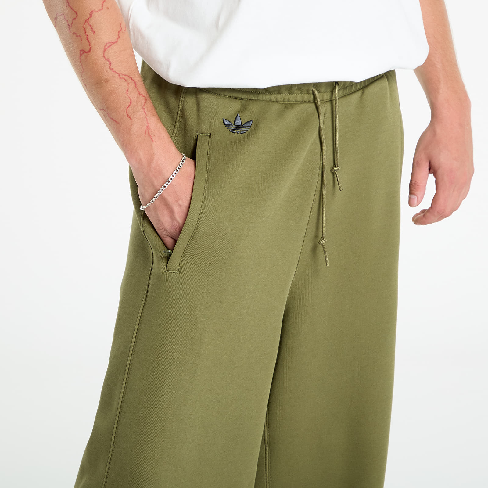 Vyriškos sportinės kelnės adidas Neuclassics Sweatpants Focus Olive