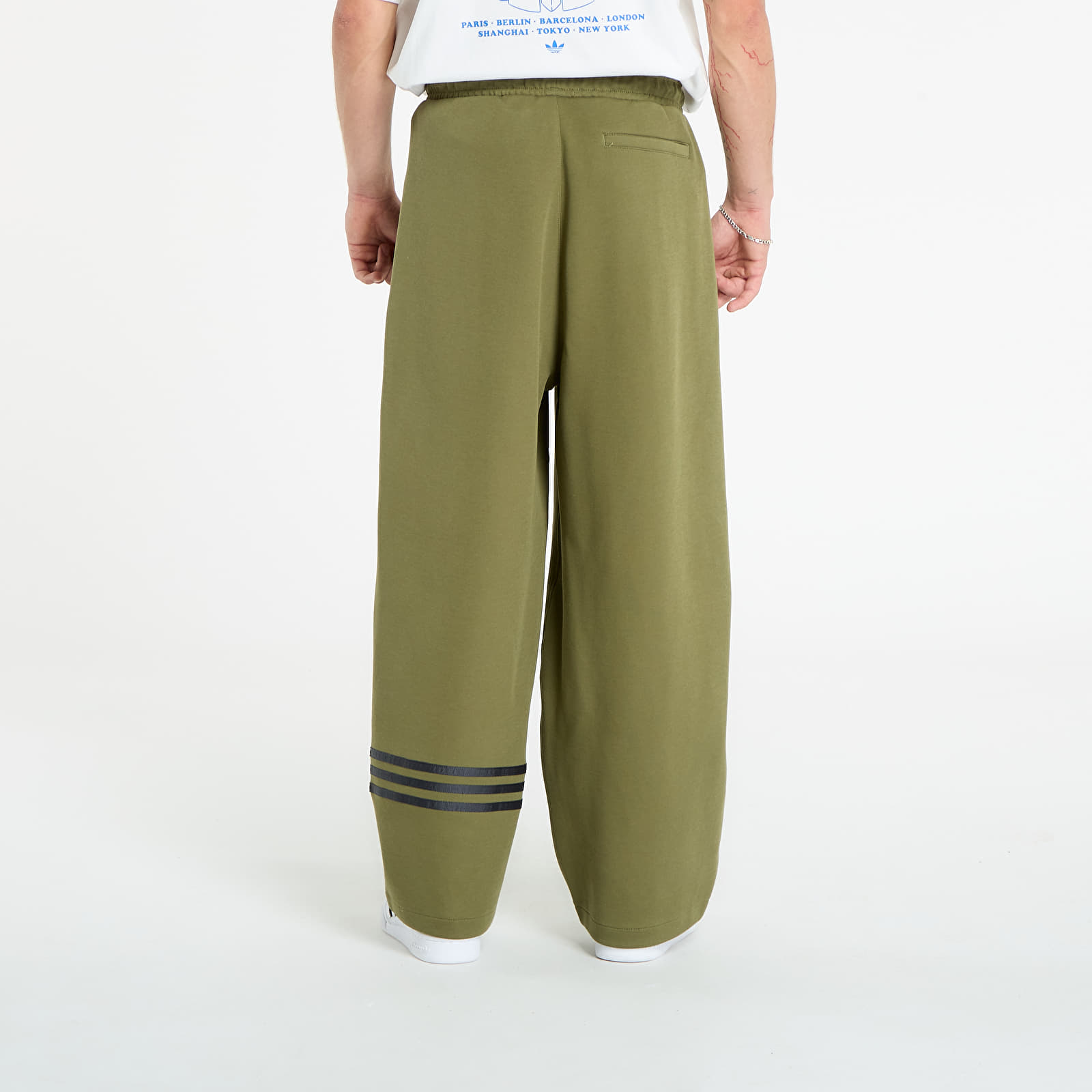 Vyriškos sportinės kelnės adidas Neuclassics Sweatpants Focus Olive