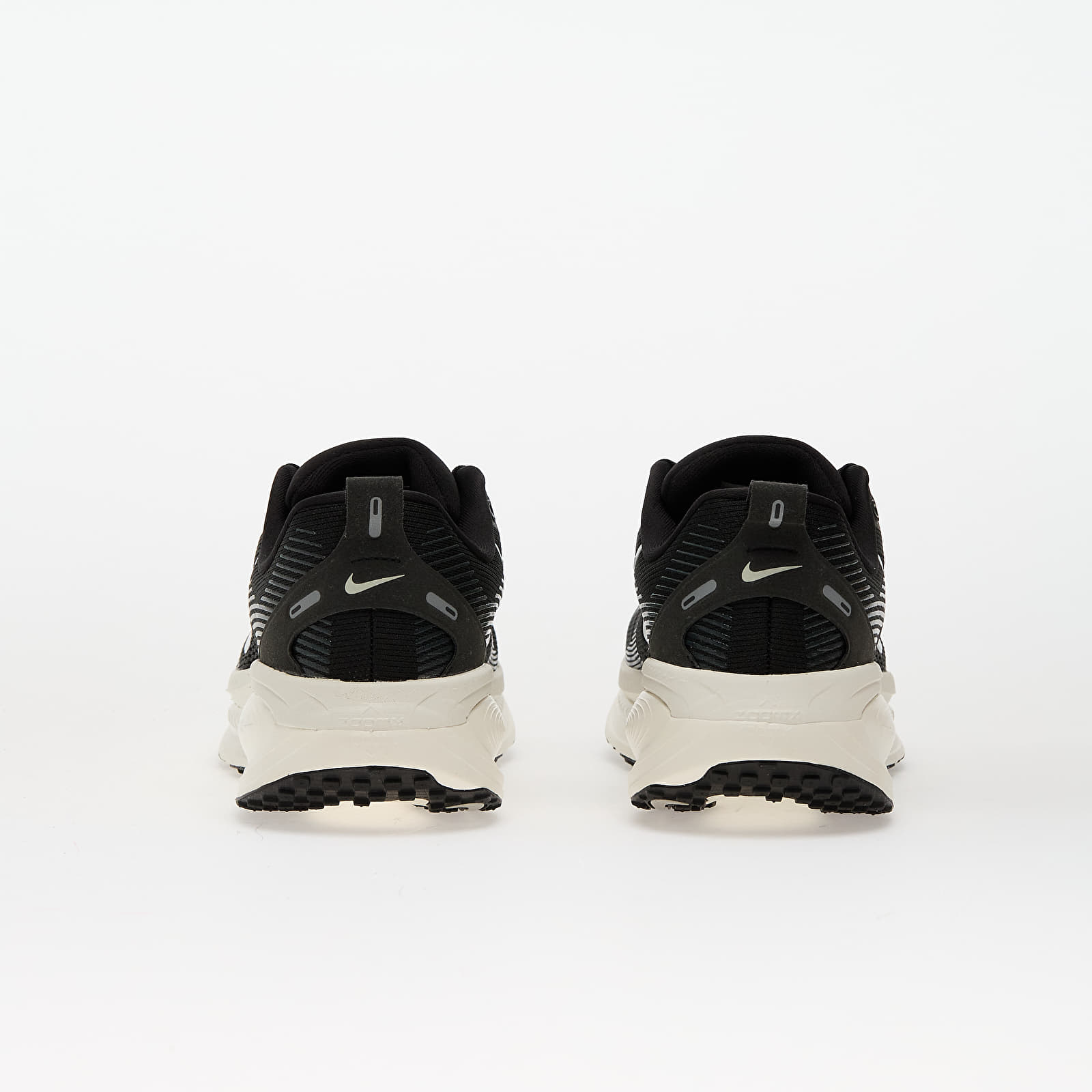 Moteriška avalynė Nike W Vomero 18 Black/ Summit White-Coconut Milk