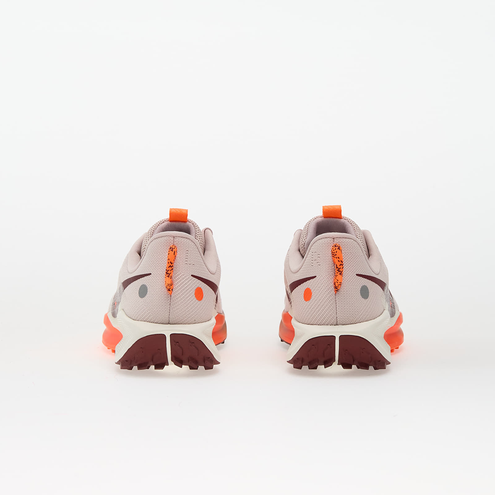 Skor för kvinnor Nike W Reactx Pegasus Trail 5 Silt Red/ Dk Team Red-Hyper Crimson-Sail-Glacier Blue