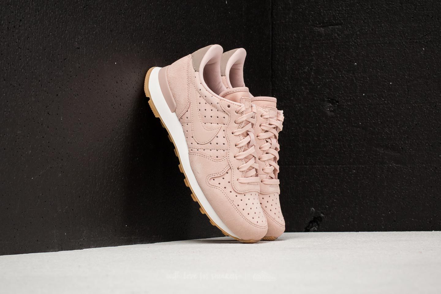 Nike internationalist premium rosa sales
