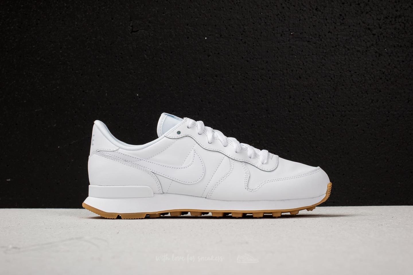 Nike internationalist trainers in white outlet