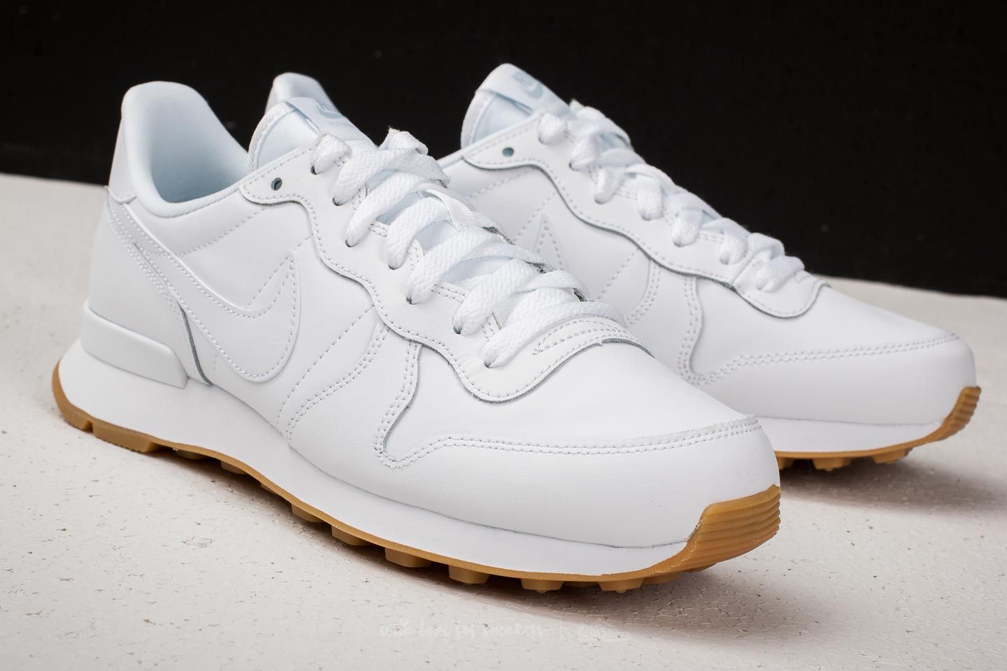 Women s shoes Nike Wmns Internationalist White White White Gum