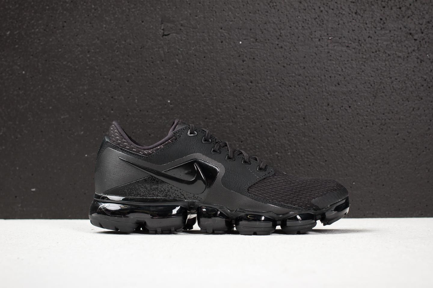 Air vapormax cs triple black discount