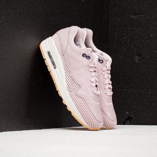 Nike particle rose clothing hot sale