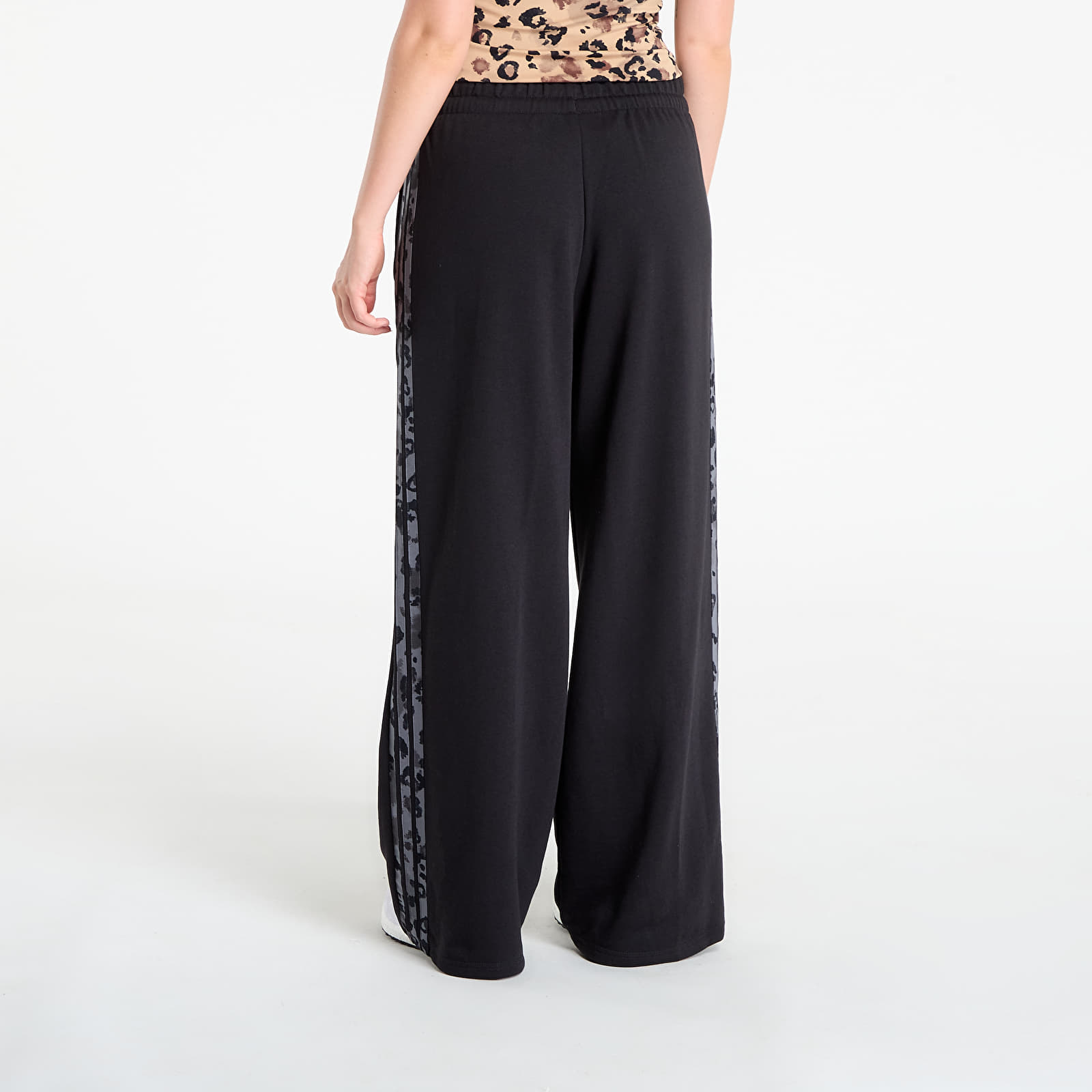 Moteriškos sportinės kelnės adidas Animal Print 3-Stripes Open Hem Pants Black/ Multicolor