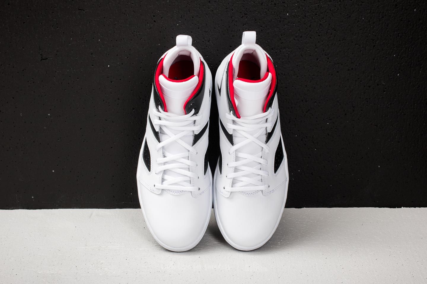 Jordan flight hotsell legend white