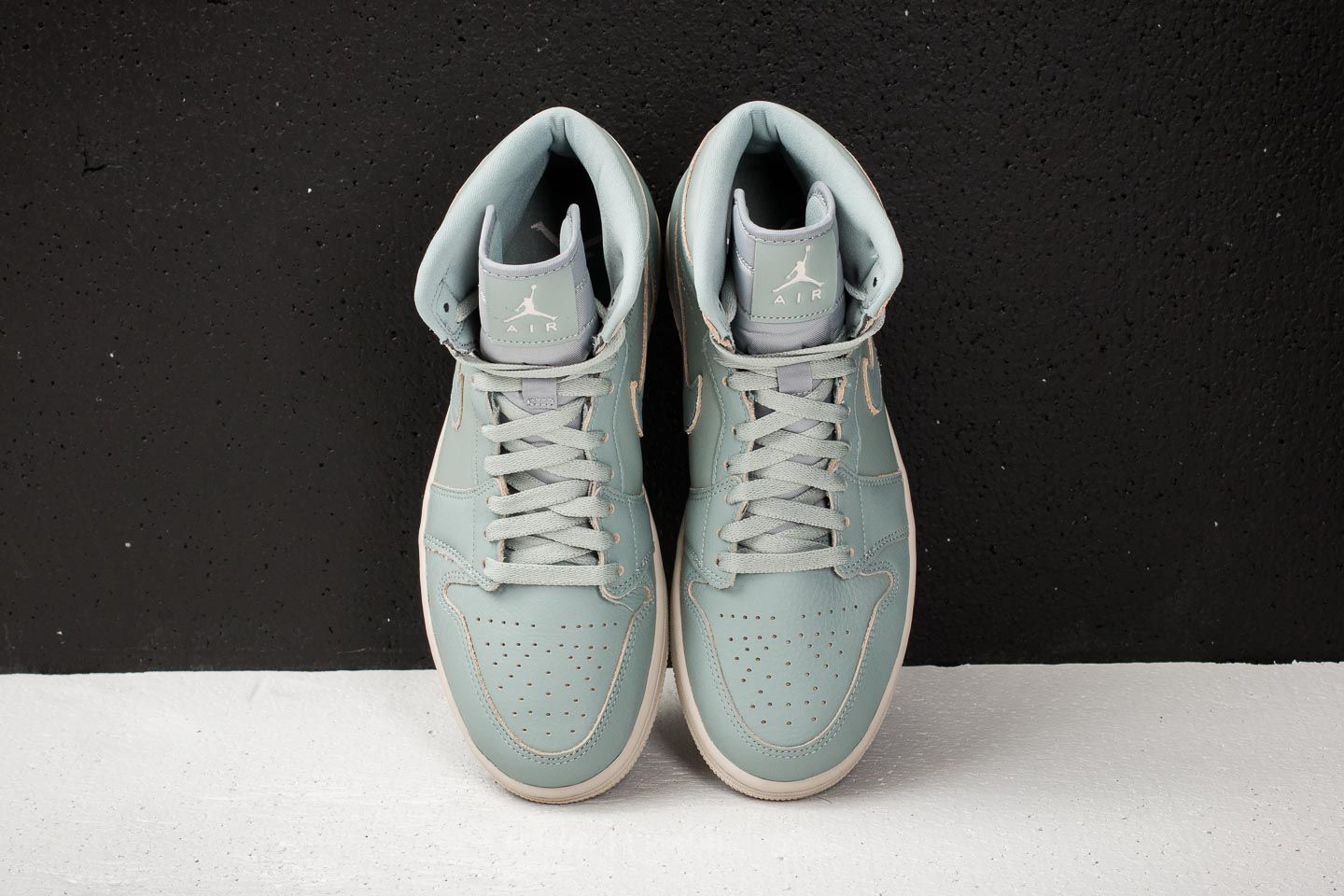Jordan 1 retro high mica green clearance desert sand