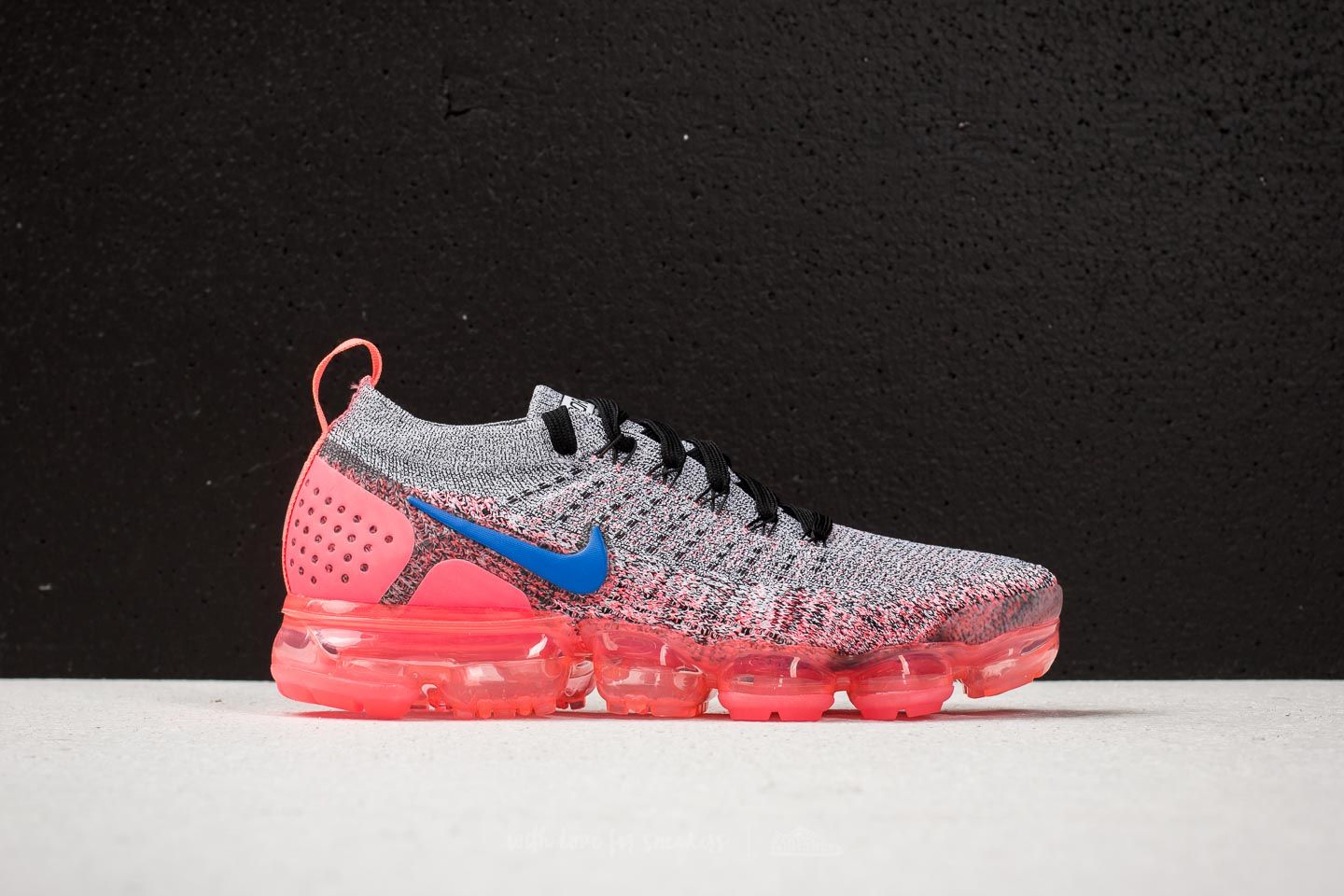 Nike women's air vapormax flyknit 2 running shoes white sales