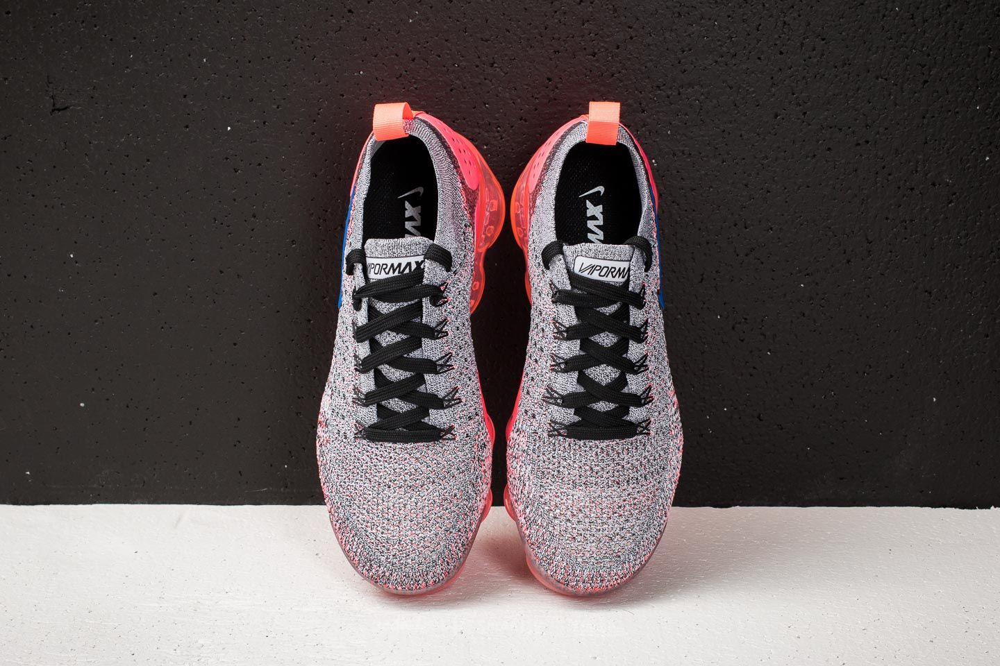 Nike women's air vapormax flyknit 2 running shoes white top