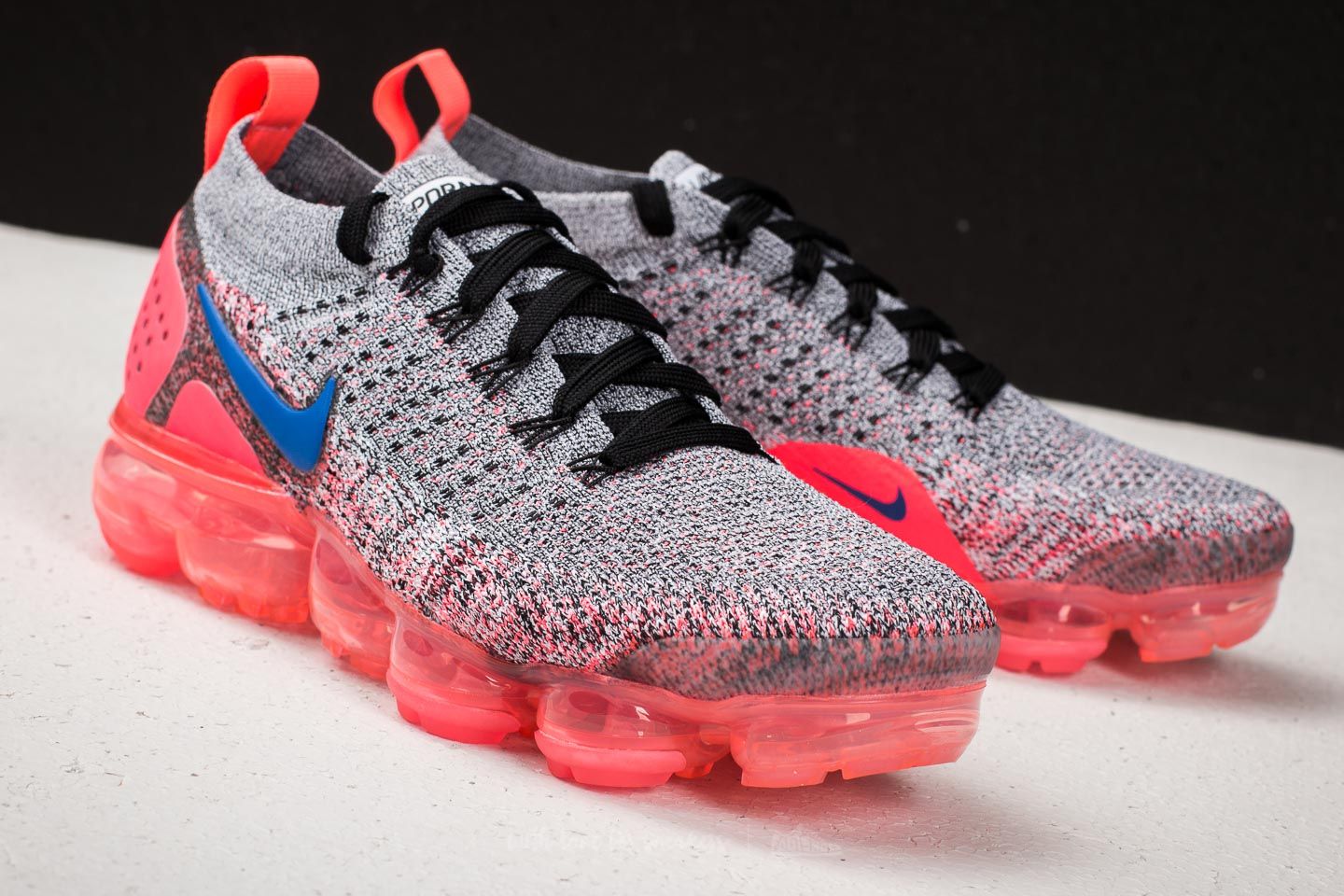 Women s shoes Nike Air Vapormax Flyknit 2 W White Ultramarine Hot Punch Footshop