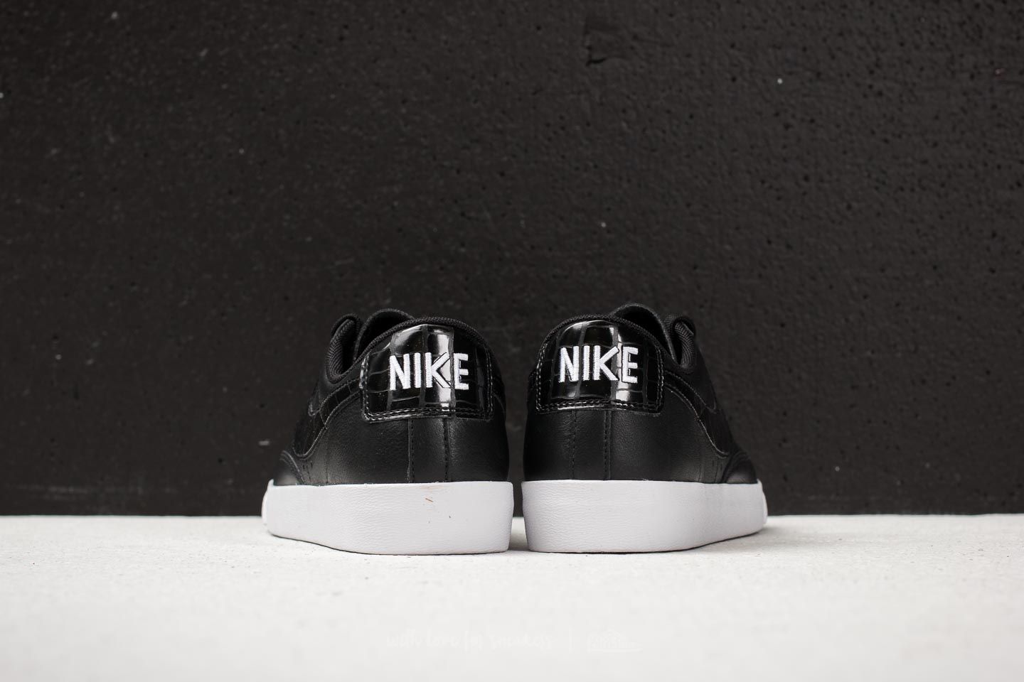 blazer low essential sneaker nike