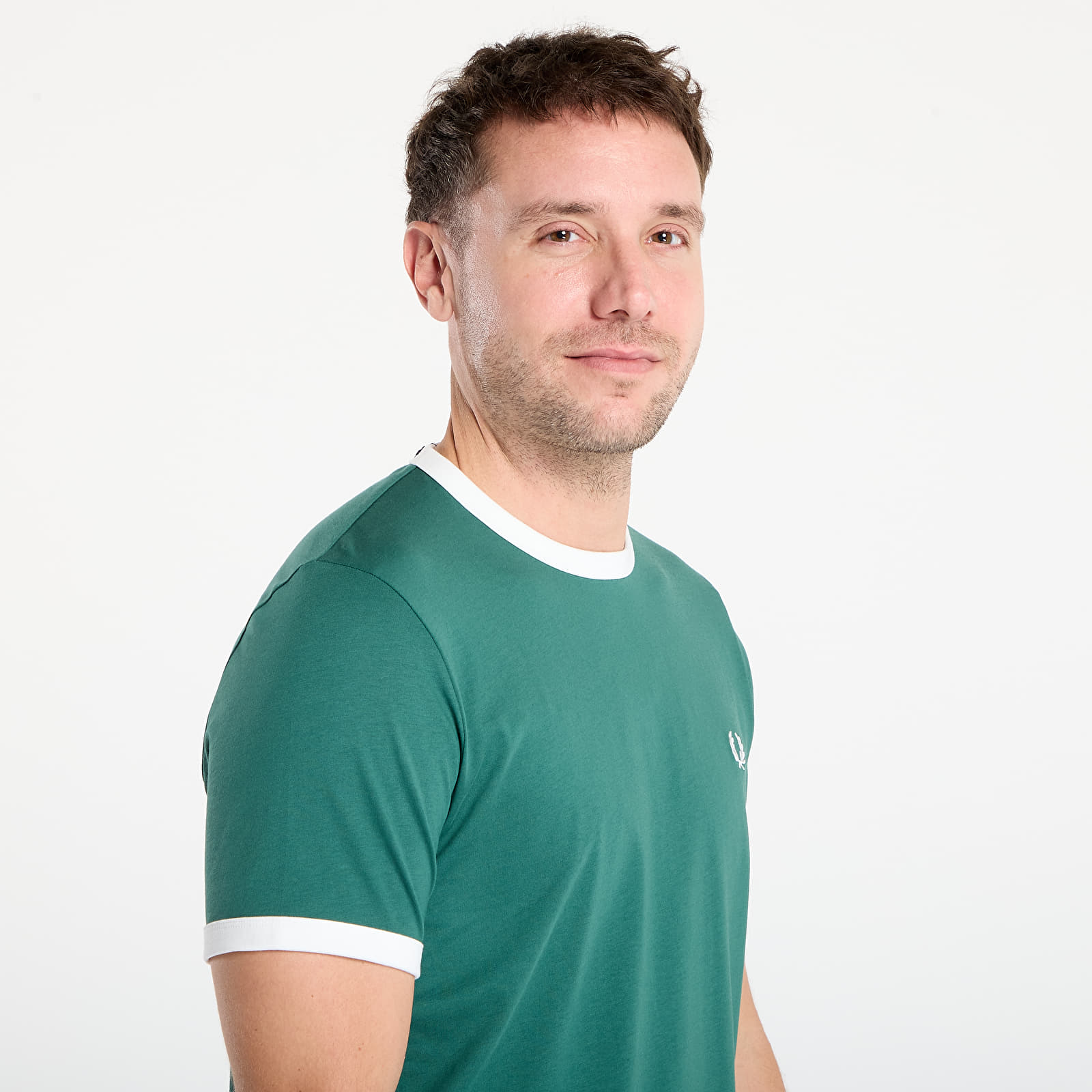 Männer T-Shirts FRED PERRY Ringer T-Shirt Sport Green/ Snow White