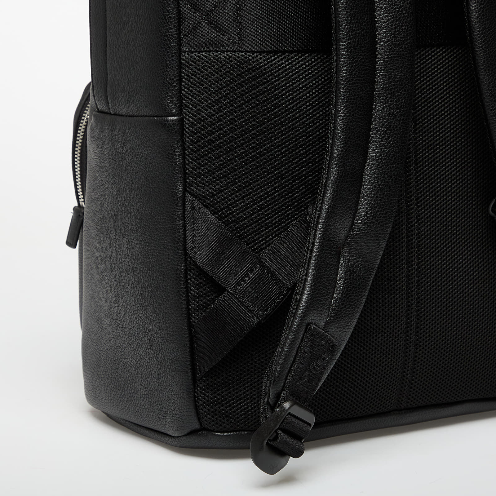 Ryggsäckar Calvin Klein Raised Round Backpack Black