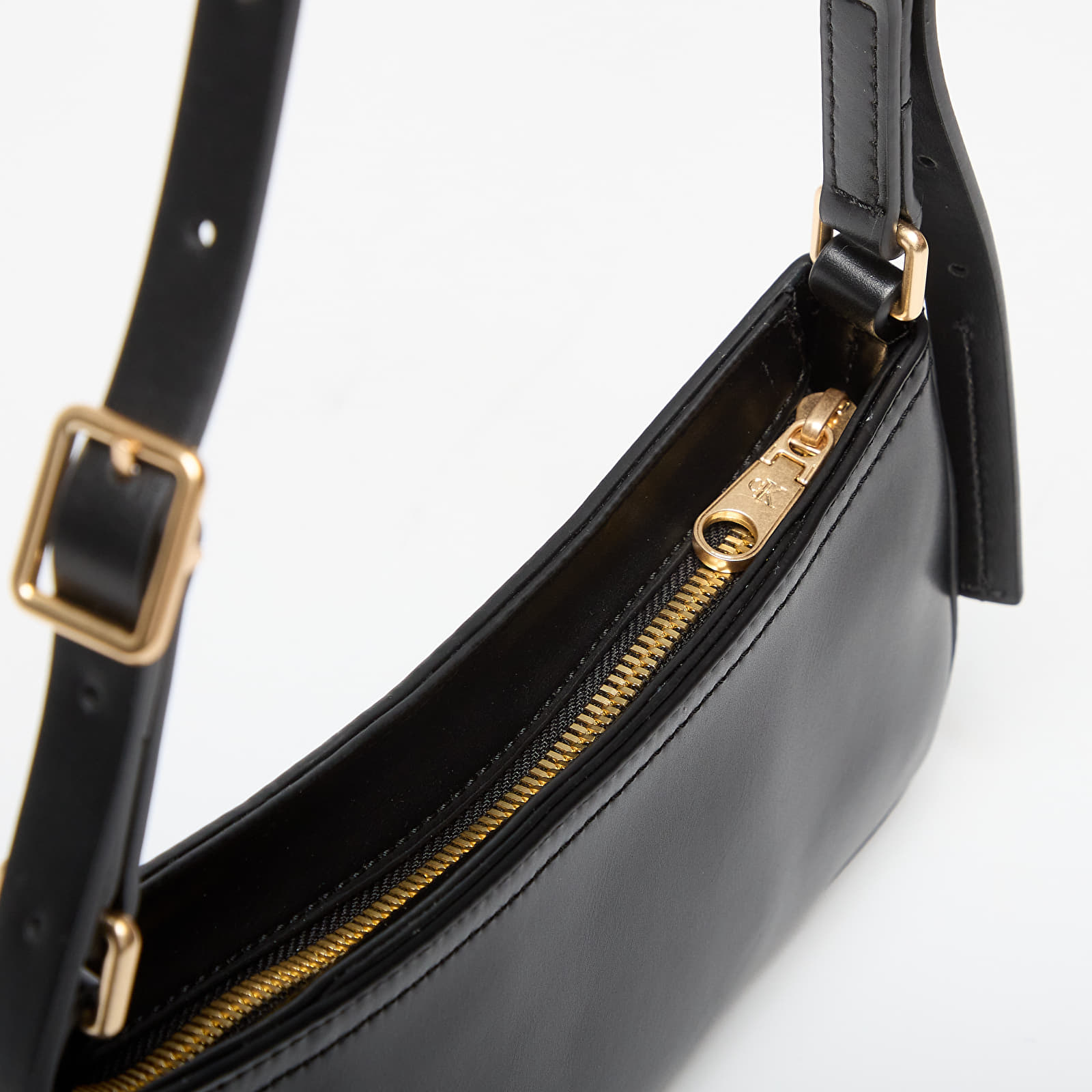 Håndtasker Calvin Klein Small Shoulder Bag Black