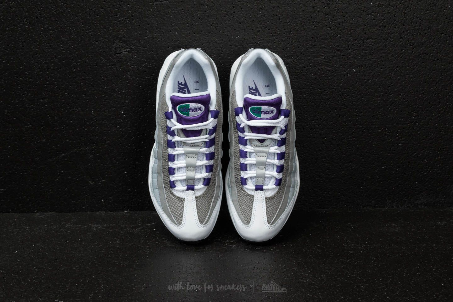Nike air max 95 grape women's shoe top