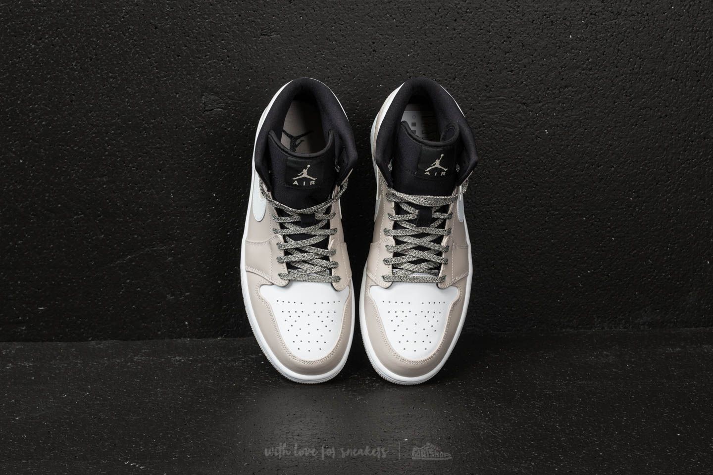 Nike air jordan 1 mid desert sand on sale