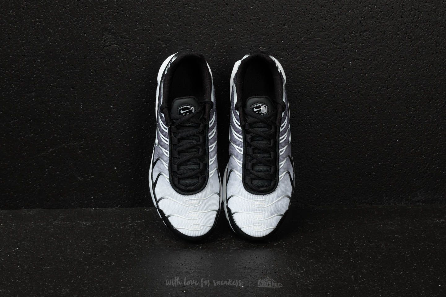 Air max plus 2025 gs black and white