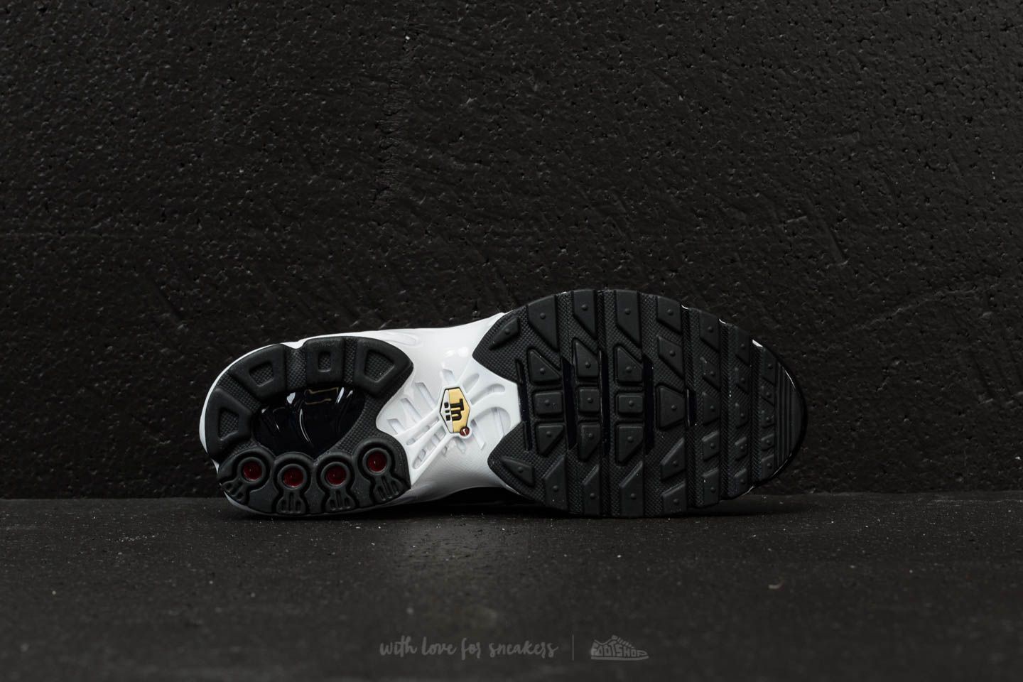 Air max plus gs black and white online