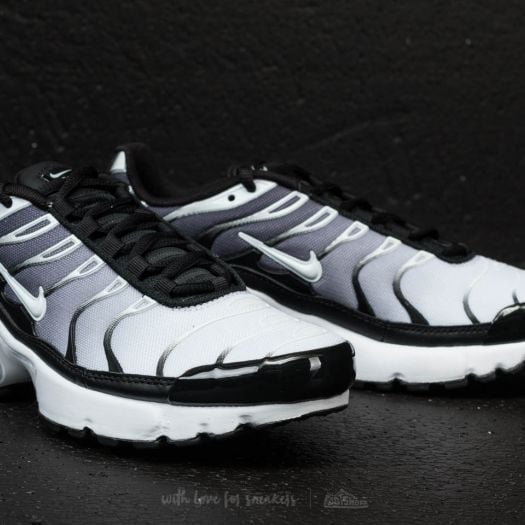 Air max plus gs hot sale black