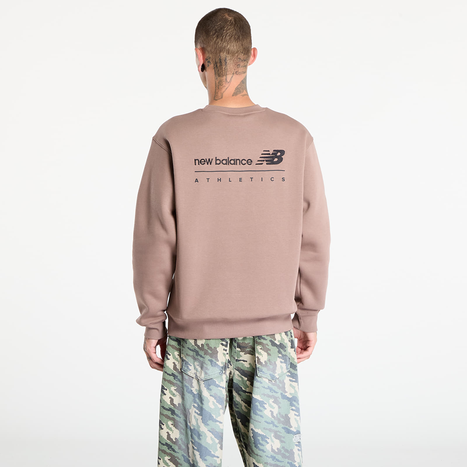 Hoodies och sweatshirts New Balance Linear Graphic Fleece Crew Earth Shadow
