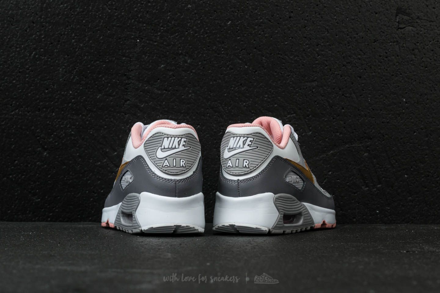 Nike thea gunsmoke gold sales