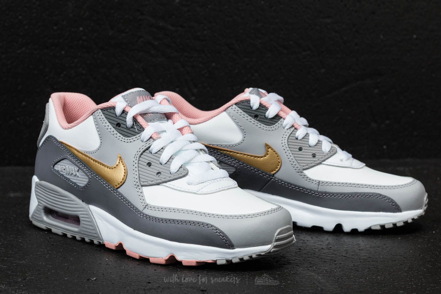 Nike thea shop gunsmoke gold