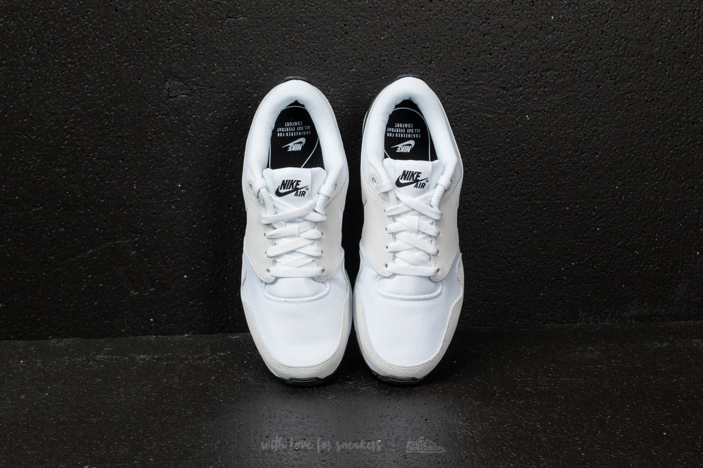 Nike air vibenna sales white
