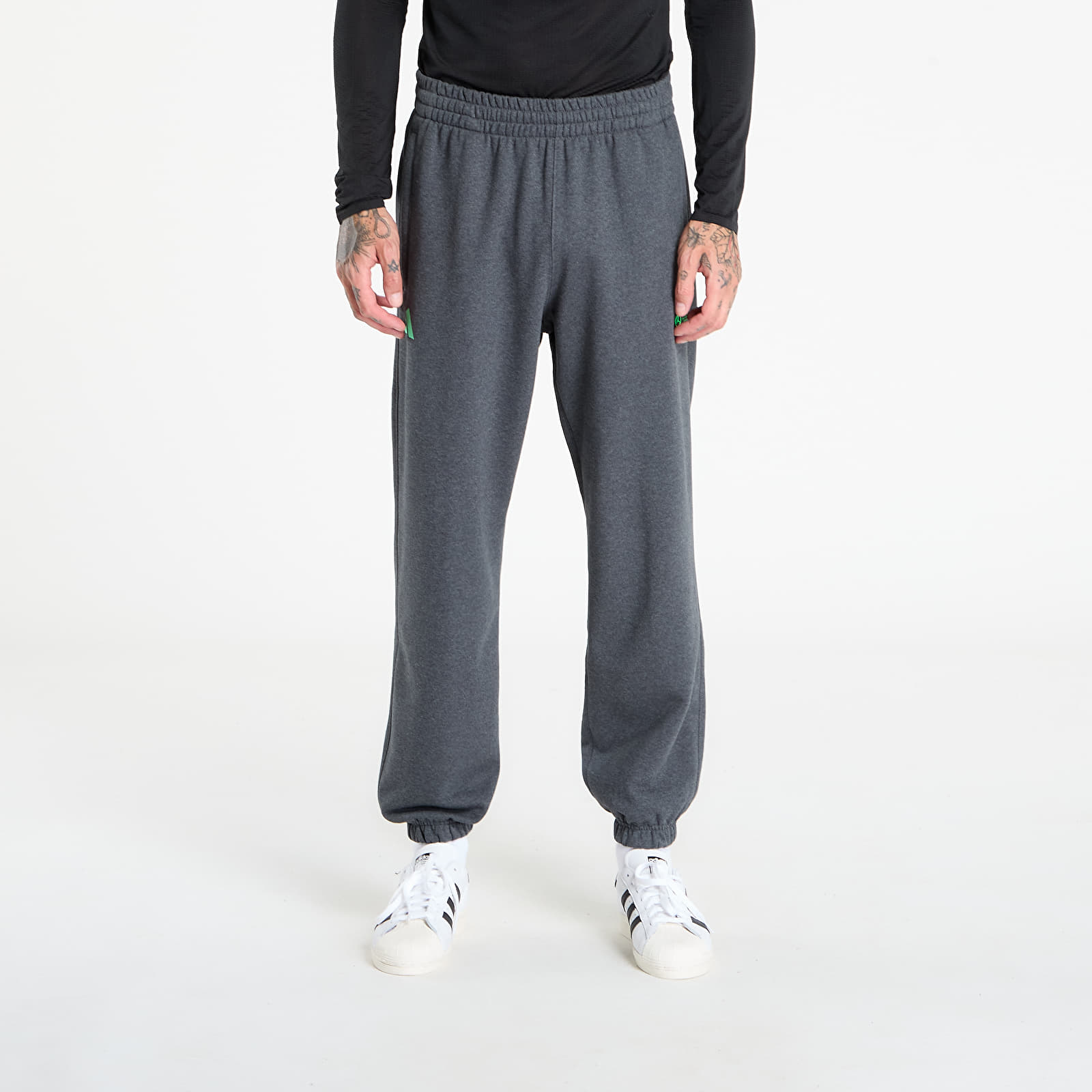 Jogger kelnės adidas Mercedes - AMG Petronas Formula One Team Premium Sweat Joggers Dark Grey Heather