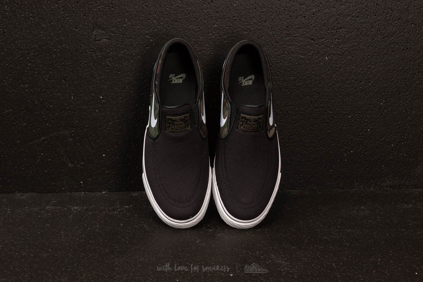 Women s shoes Nike SB Stefan Janoski CNVS Slip GS Black Black Gum Ligh Brown Footshop
