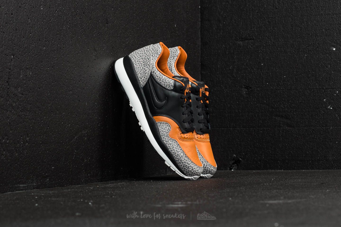 Men s shoes Nike Air Safari QS Black Black Monarch Footshop