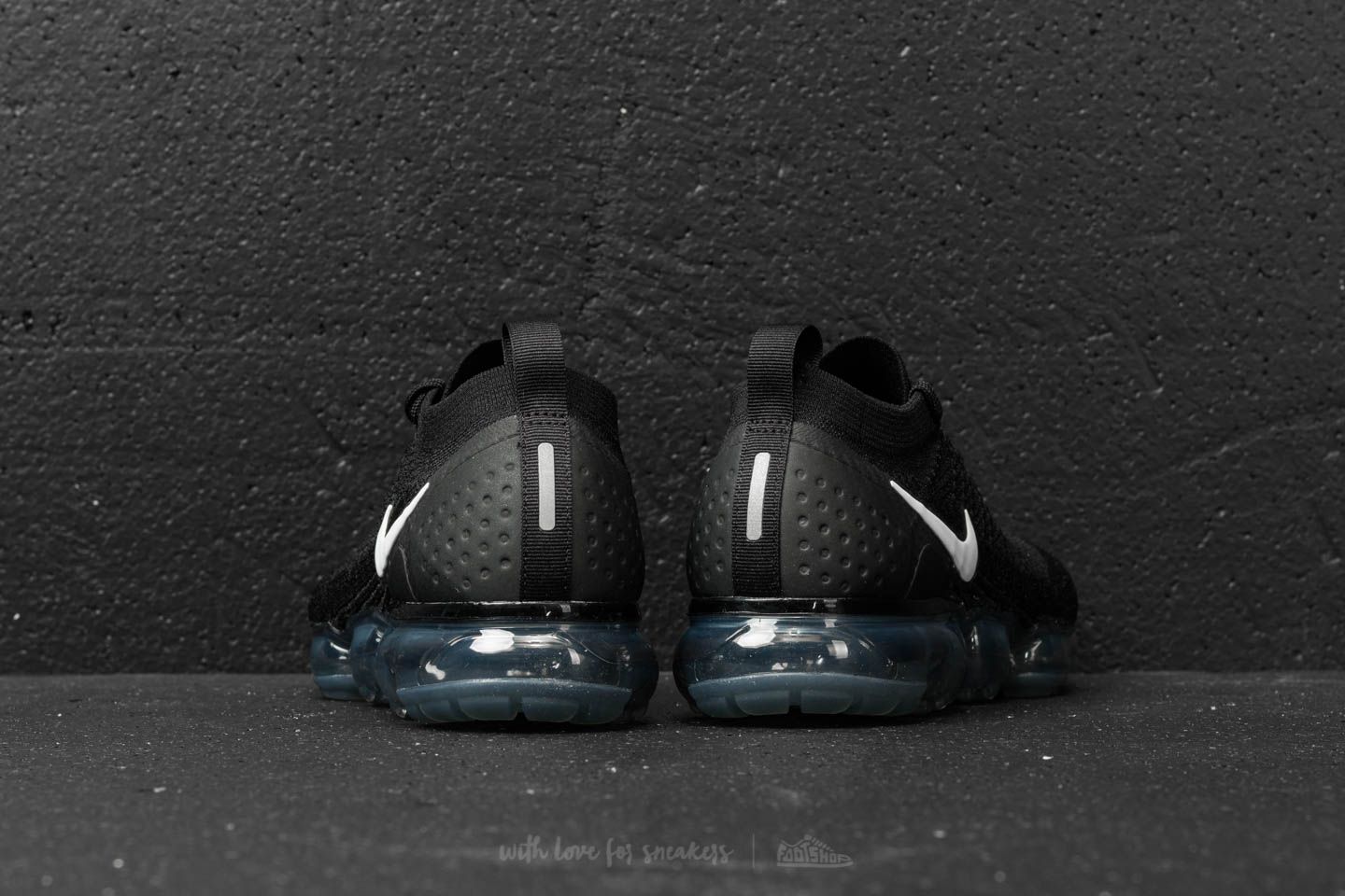 Nike vapormax flyknit 2 shop black and white mens