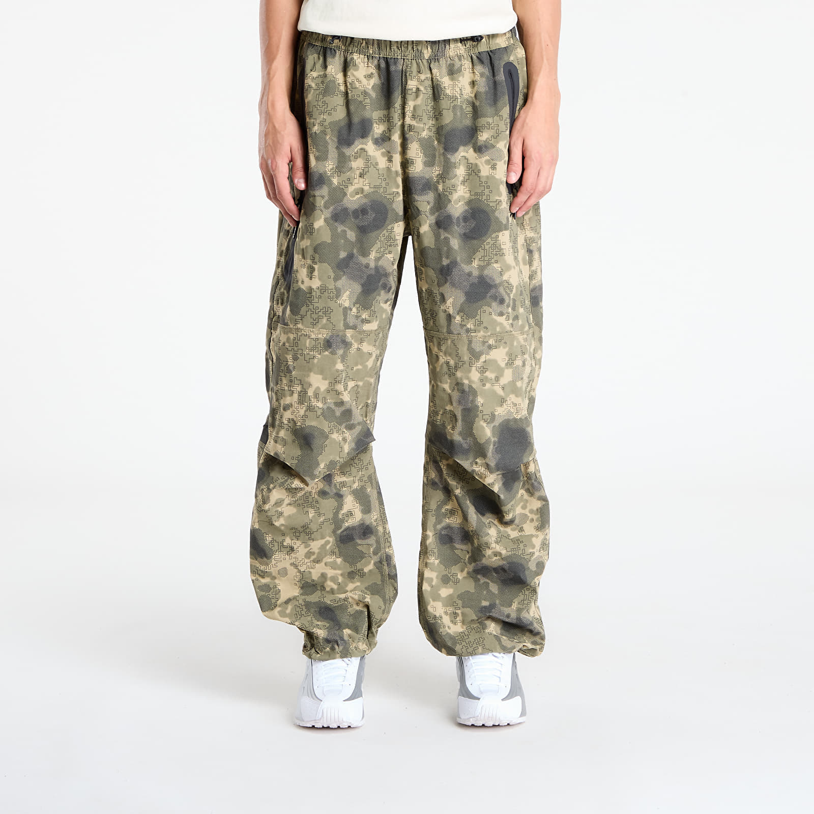 Pantaloni Nike Tech Mens Dri-FIT Woven Camo Loose-Fit Pants Neutral Olive/ Black XS