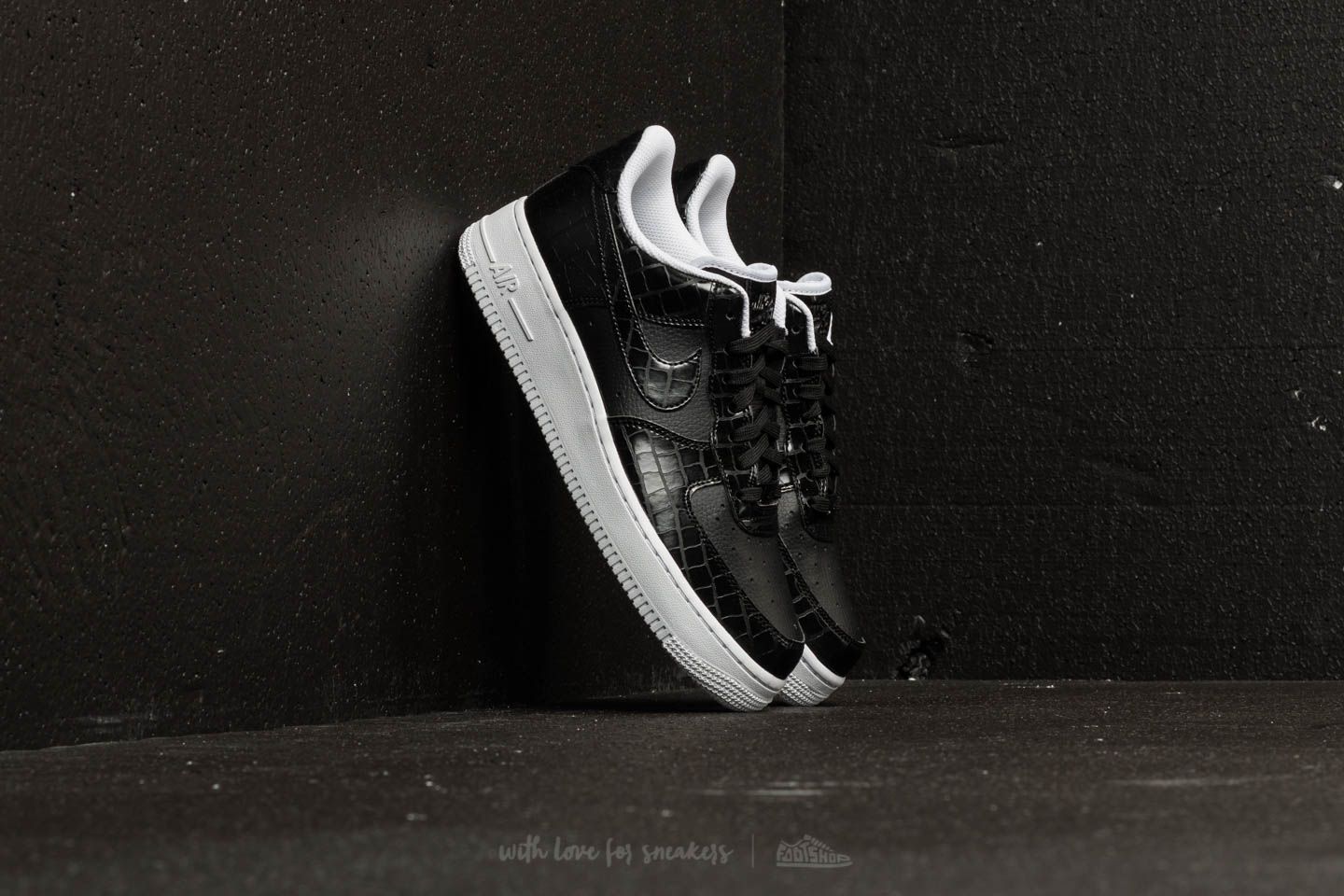 Womens black and white sale air force