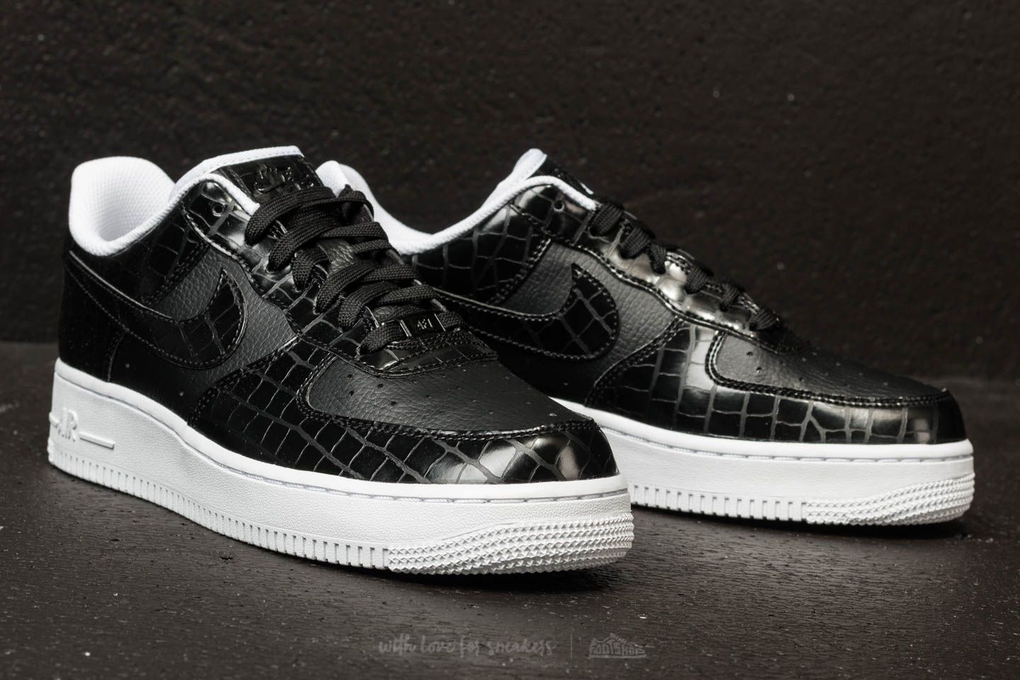 Nike nere suola bianca store
