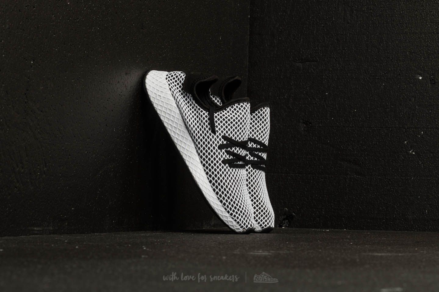 Adidas deerupt runner black and white online