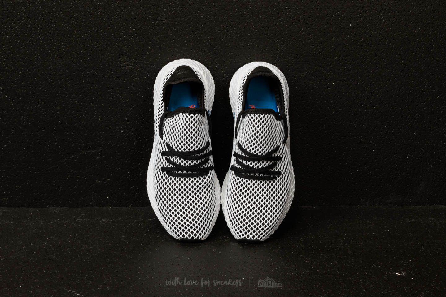 Deerupt runner shoes black and white on sale