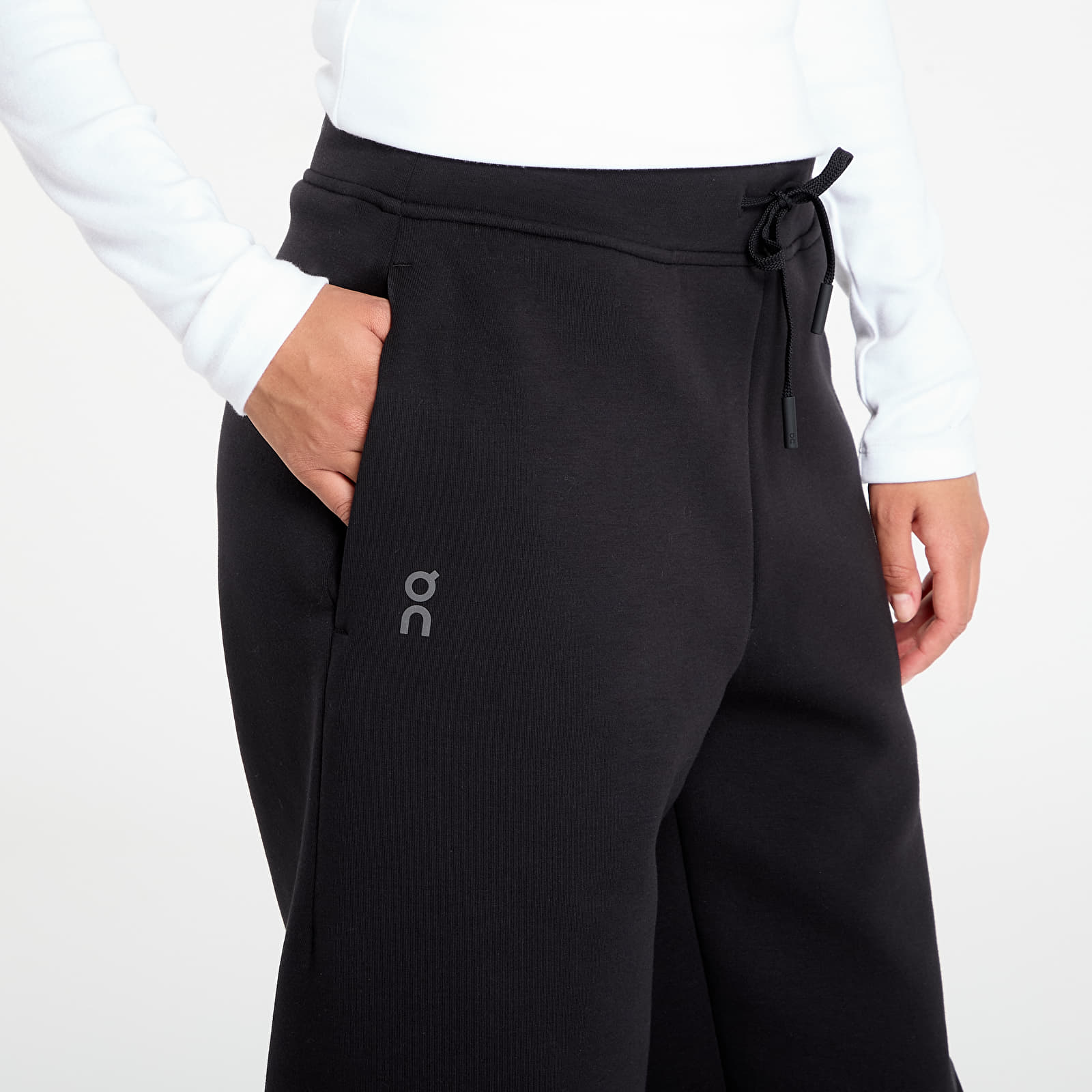 Melegítő On Focus Tech Sweatpants Black