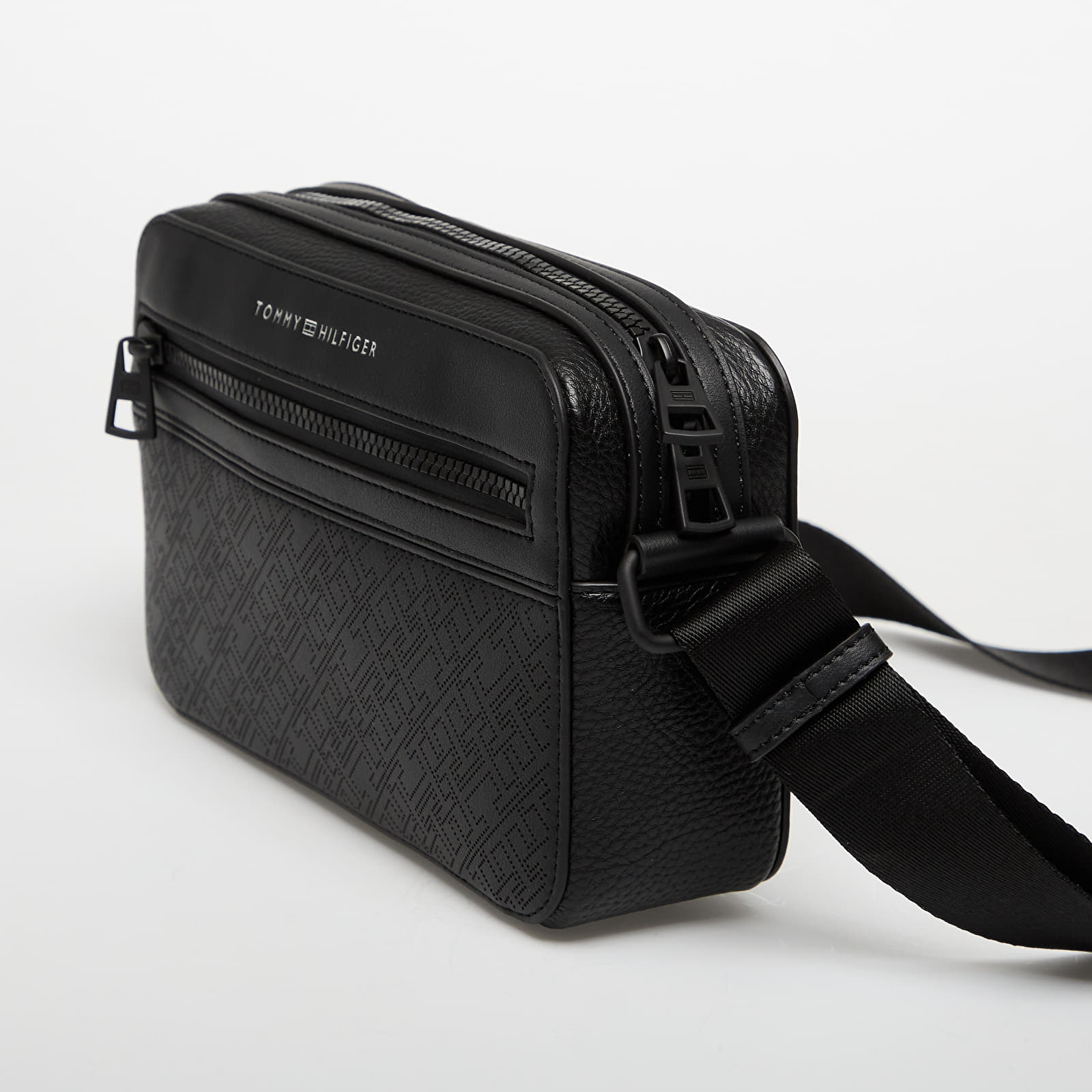 Skuldervesker for menn Tommy Hilfiger Monogram Ew Reporter Black