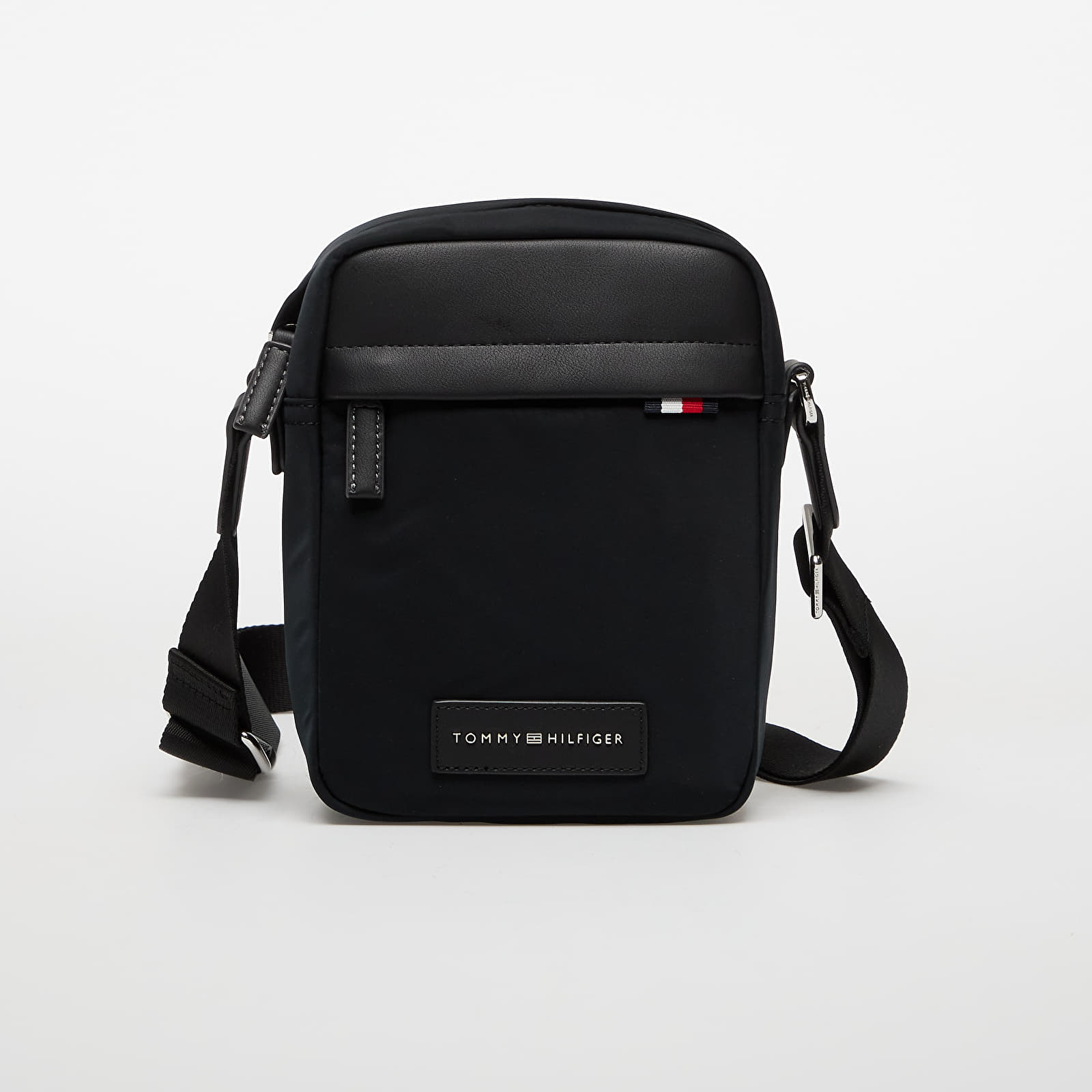 Skuldervesker for menn Tommy Hilfiger Nylon Mini Reporter Black