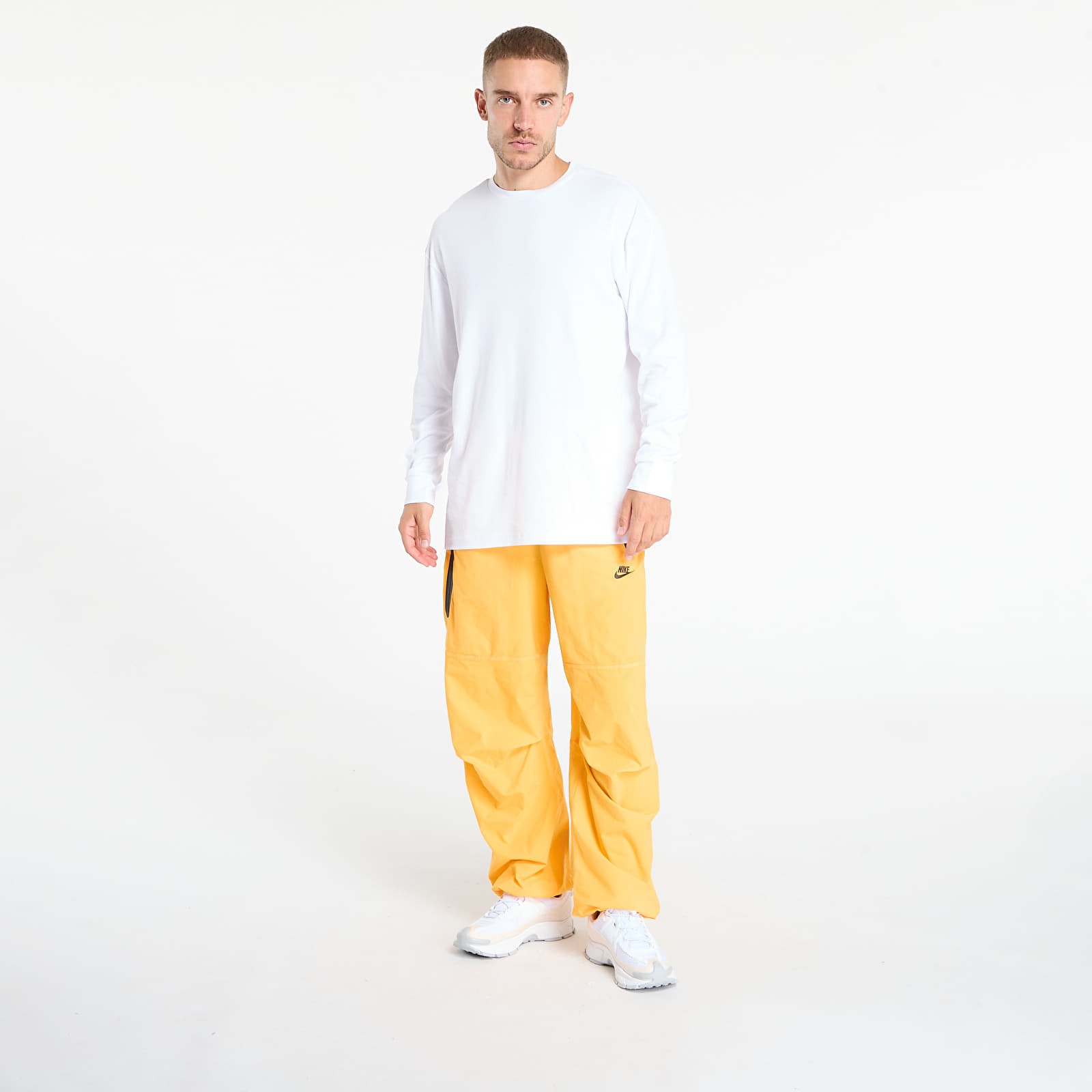 Men's trousers Nike Tech Men's Woven Pants Sundial