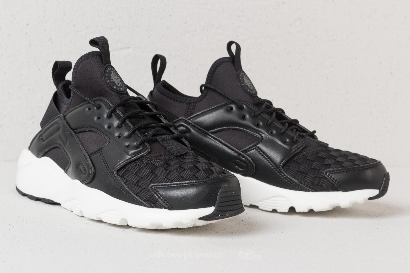 Huarache run ultra new arrivals se black and white