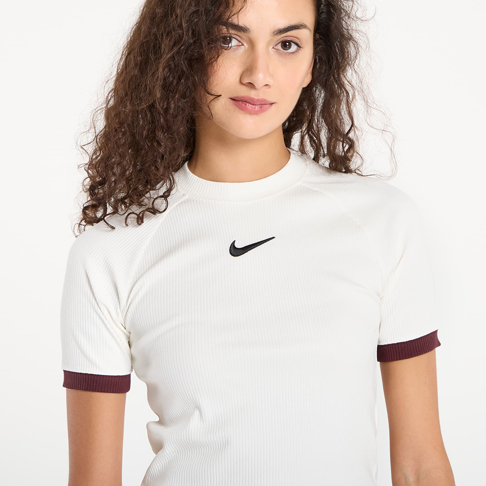 Top donna Nike W Ss Fitted Top Sail/ Burgundy Crush