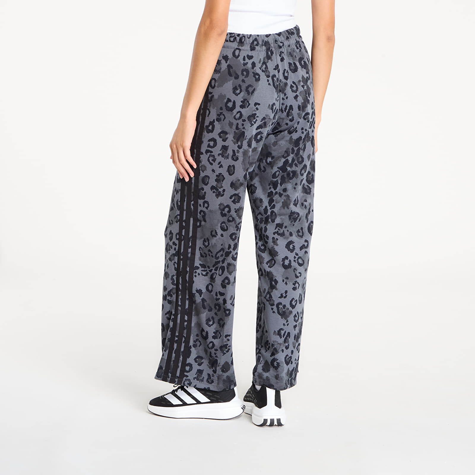 Ženske trenirke adidas W Animal Print 3 Stripes Open Hem Joggers Multicolor/ Grey Five